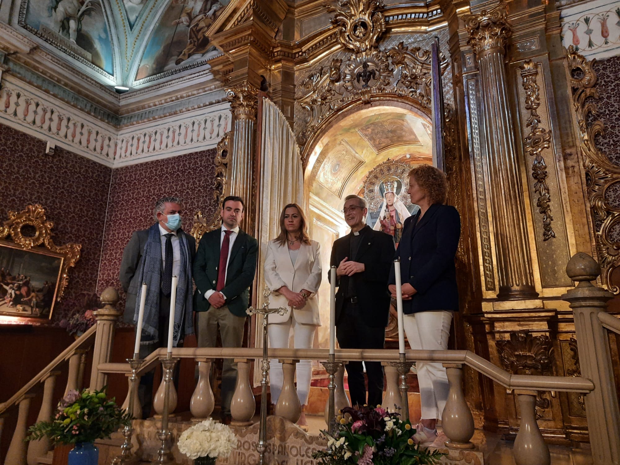 Autoridades ante la Virgen de El Henar