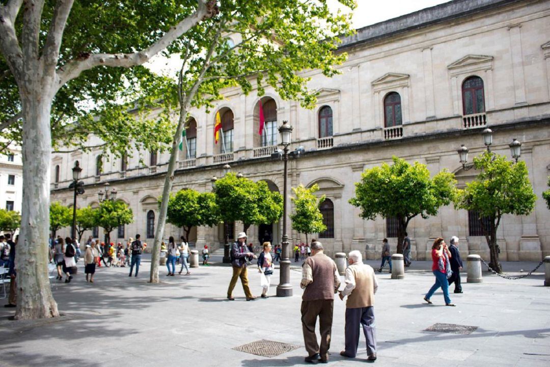 La Plaza Nueva es claro ejemplo de la ciudad peatonal que reclama la Red Sevilla por el Clima