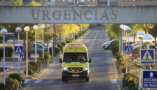 Vista de la entrada de urgencias del hospital de Alcorcón, donde se encuentra ingresada la enfermera infectada