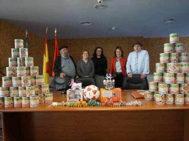 Consignas Solidarias consigue reunir 470 euros con sus huchas solidarias