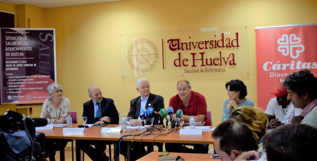 Presentación del estudio sobre los asentamientos de inmigrantes de Huelva.