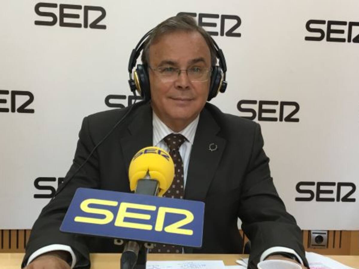 El consejero de Fomento dice que Castejón quiere el AVE soterrado "por la manía de querer lo de los demás"