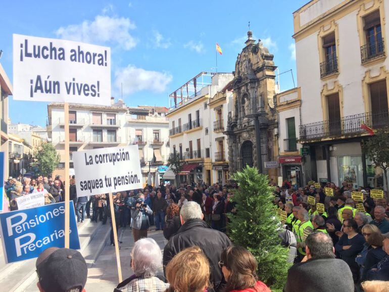 Concentración en defensa de las pensiones frente al Ayuntamiento
