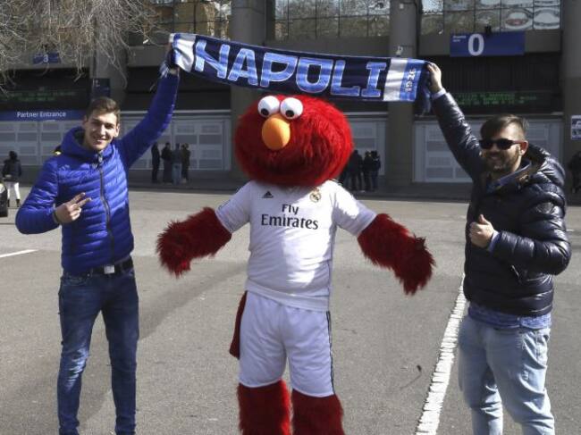 Aficionados del Nápoles en el Bernabéu