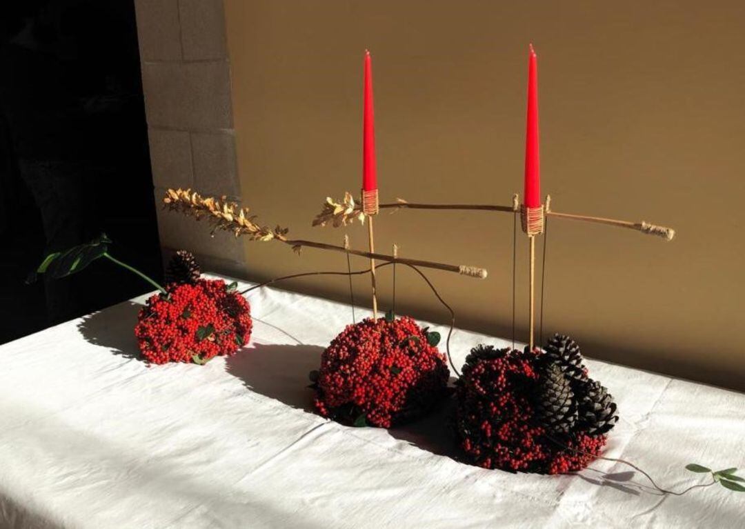 Centro de mesa realizado con materiales silvestres y de Km 0, obra de Óscar Cabezón Barasoain