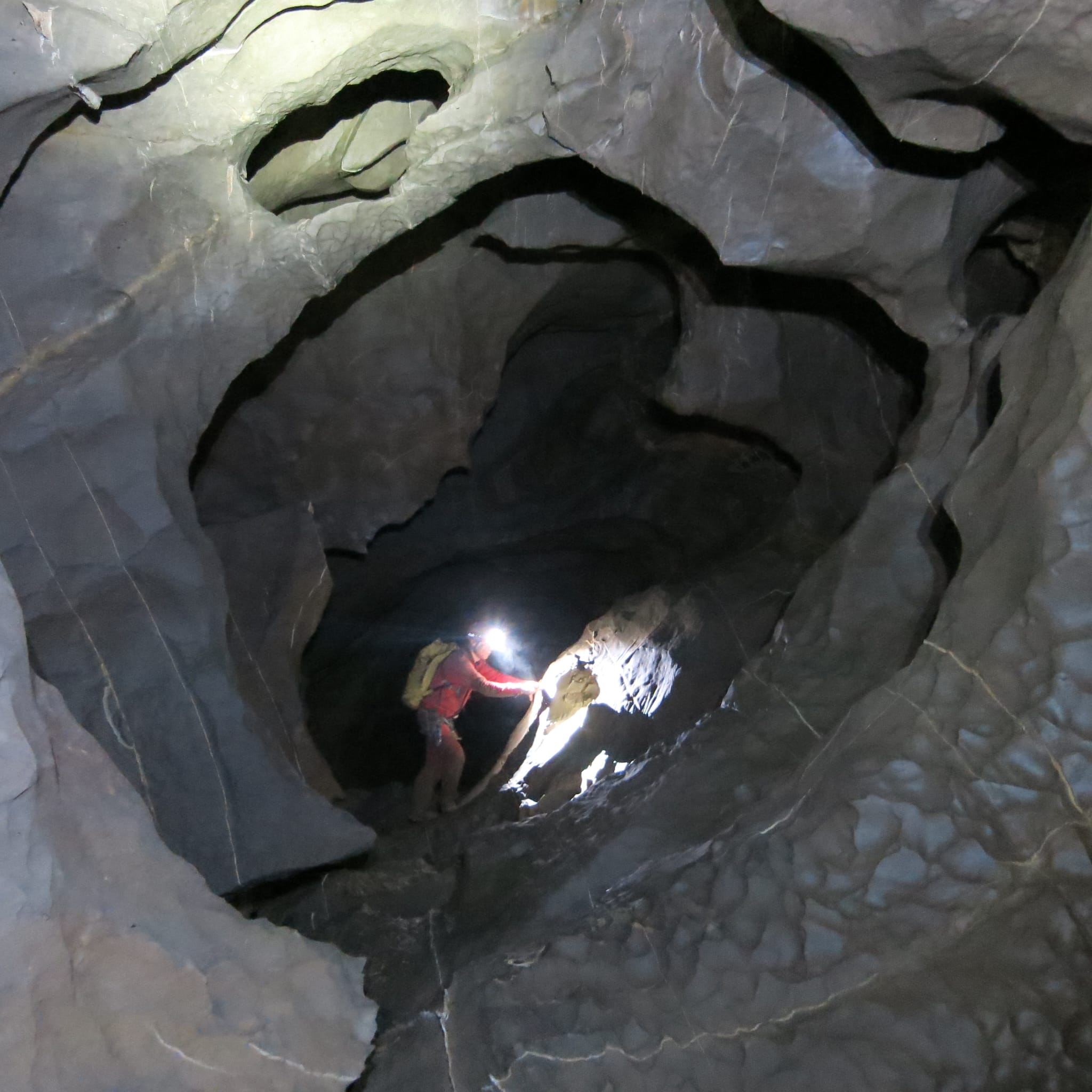 Cueva a la que se accede desde la cantera de Nanclares (Álava) y conecta con el acuífero de Subijana