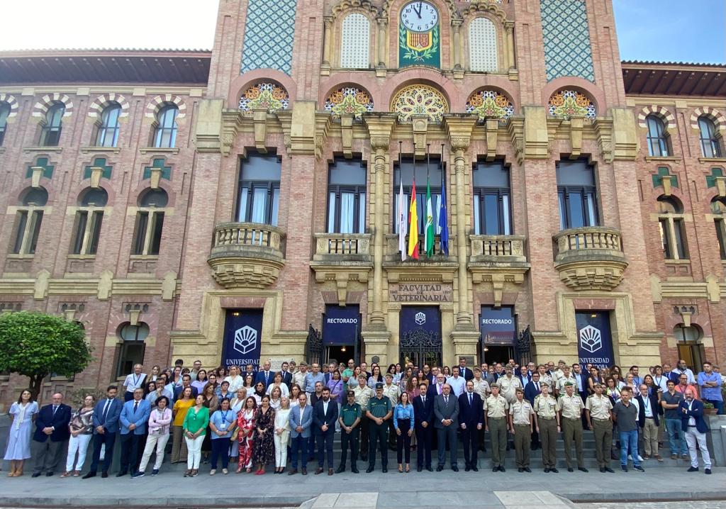 La concentración por Álvaro Prieto, a las puertas del Rectorado.