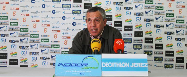 Juan Antonio Sánchez Franzón, técnico del Xerez DFC durante la rueda de prensa previa al partido del domingo