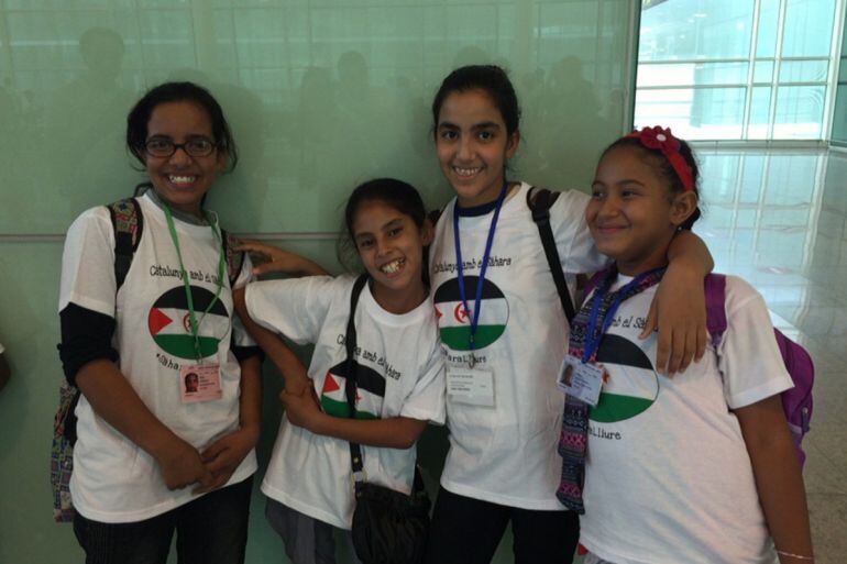 Un grup de nenes sahrauís del programa Vacances en pau dels anys anteriors