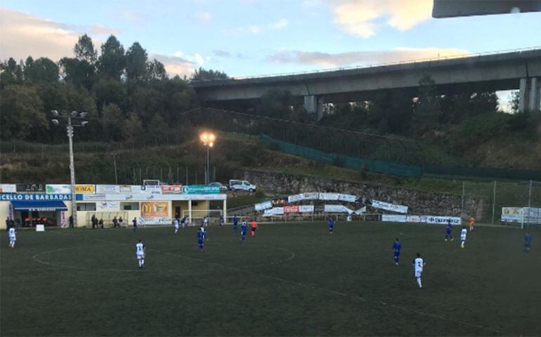 A Deputación de Ourense investirá 200.000 euros nas obras dos camposd e fútbol do complexo deportivo de Barbadás.Manuel Baltar e o alcalde de Barbadás, Xose C Valcárcel, asinaron un convenio de colaboración entre ámbas dúas administracións, que cofinancia