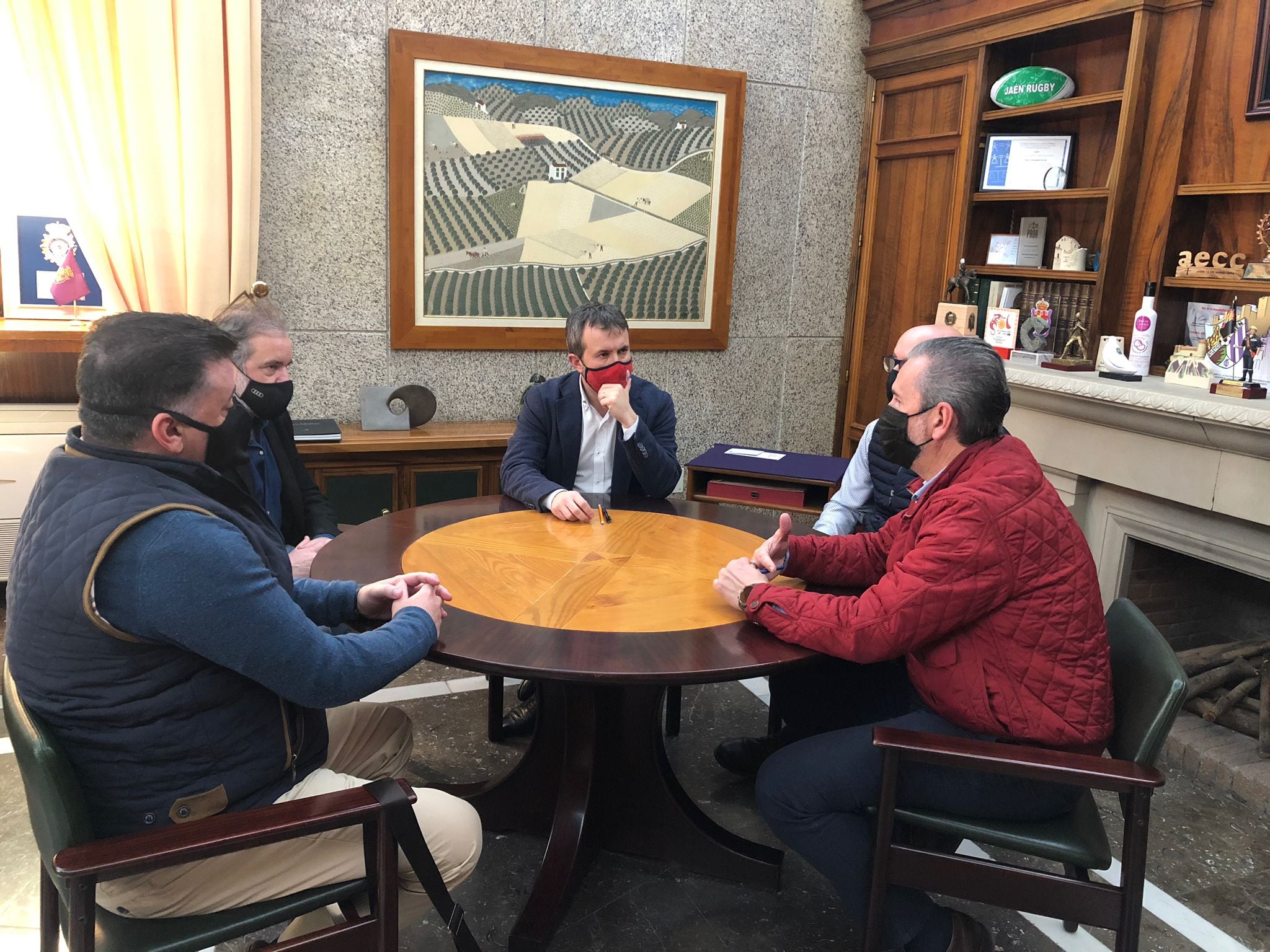 Responsables de UGT a nivel andaluz se han reunido con el alcalde de Jaén, Julio Millán (en el centro de la foto), para abordar la situación de ATENTO