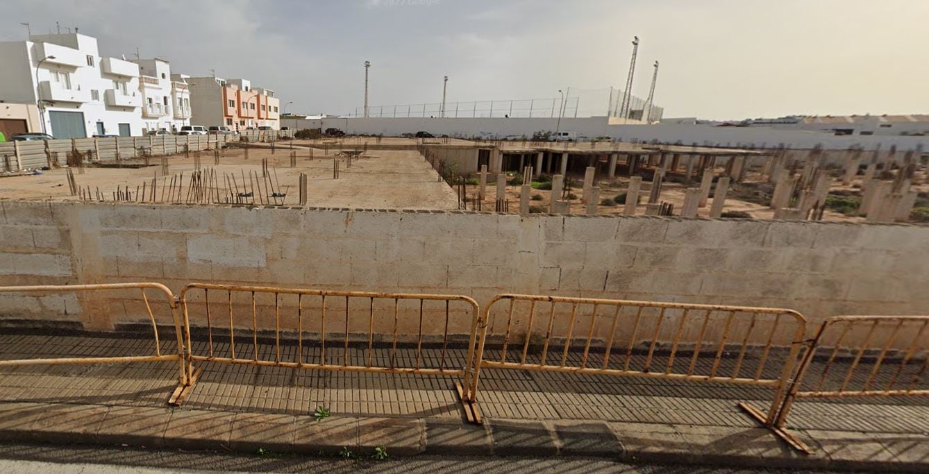 Obra abandonada en la Calle Tenderete del barrio de Argana Alta de Arrecife, en Lanzarote.