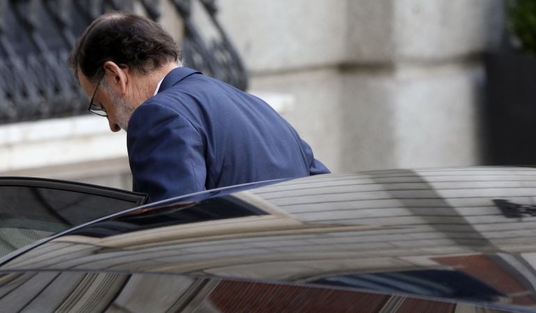 El jefe del Gobierno en funciones, Mariano Rajoy, llega al Congreso.