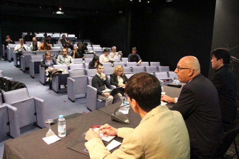 nauguració de la 13a Conferència Internacional sobre Intel·ligència Artificial, a càrrec de Vicenç Torra, Miquel Nicolau i Yasuo Narukawa.