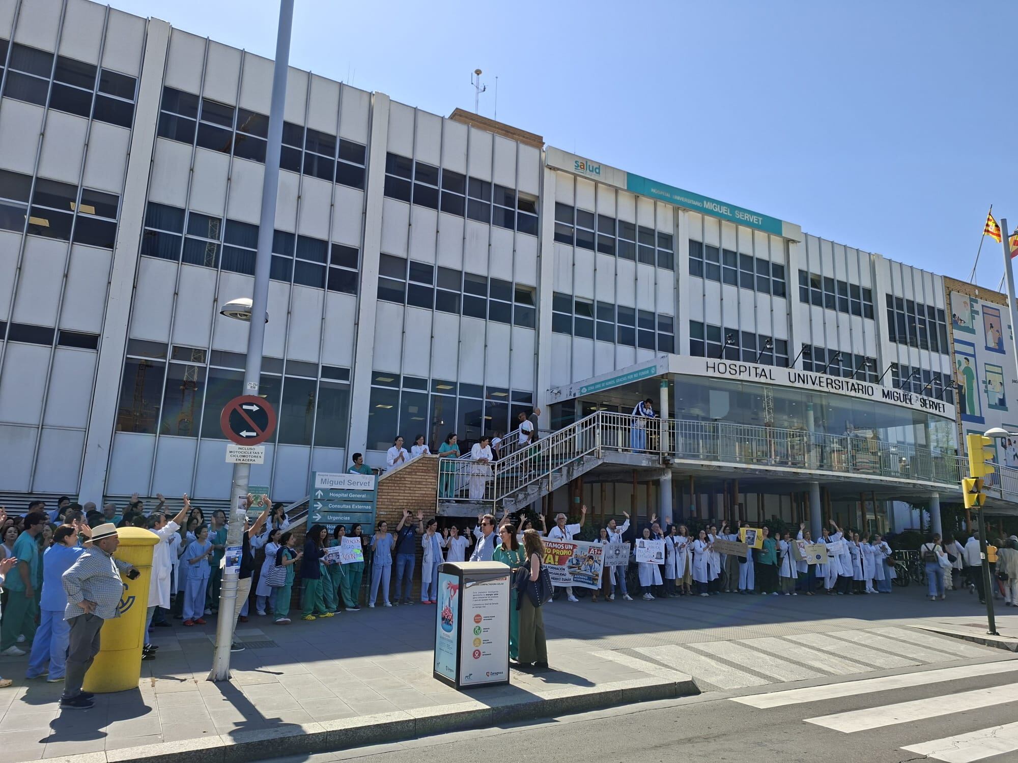 Concentración contra el Estatuto Marco, Hospital Miguel Servet Zaragoza