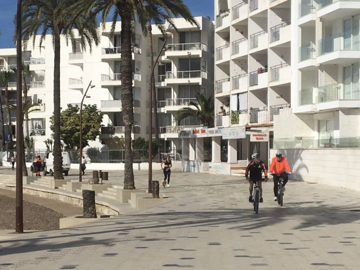 Los pitiusos se echan a la calle: "Soy libre"