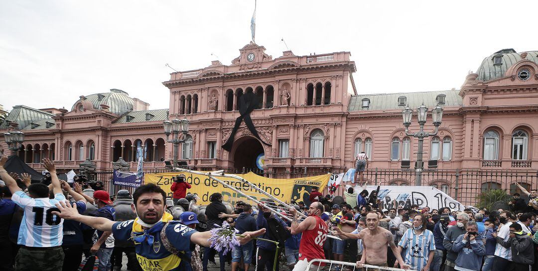 Aficionados argentinos, en las inmediaciones de la Casa Rosada de Buenos Aires