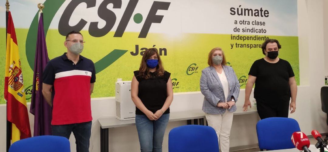 De izquierda a derecha: Juan José Castillo, secretario de CSIF en la sección sindical del Ayuntamiento de Jaén; Vanesa Martínez, delegada de CSIF en la UPM; Antonia Ibáñez, presidenta de CSIF Jaén; y Miguel Ángel Ortiz, delegado de CSIF en la UPM.