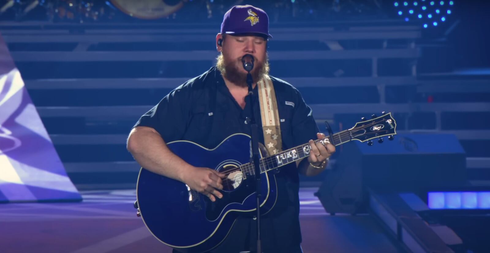 Luke Combs versionant 'Fast Car' de Tracy Chapman.