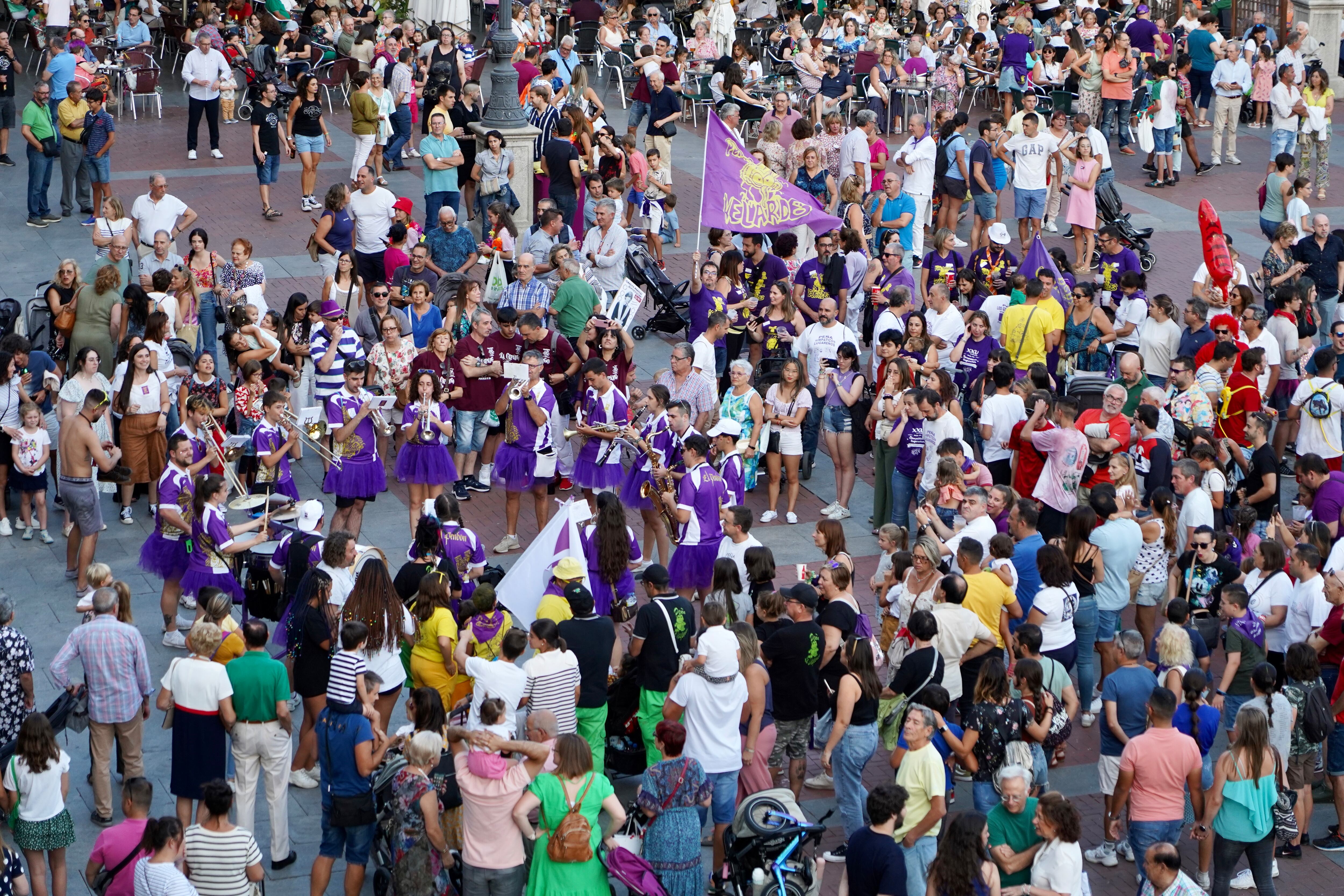 Ambiente durante el Pregón de la Feria y Fiestas de la Virgen de San Lorenzo