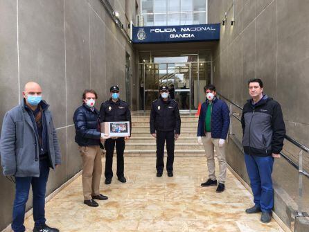 Donativo en la Policía Nacional de Gandia