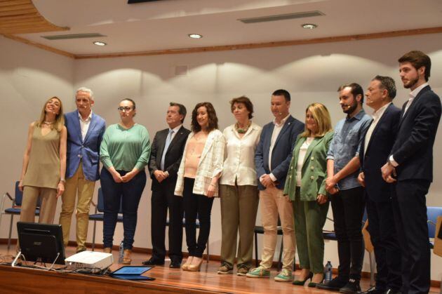 Candidatos y candidatas a la alcaldía de Linares para el 26 de mayo con la directora de Radio Linares, Isabel Sánchez, y la periodista y moderadora, Sonia Padilla.