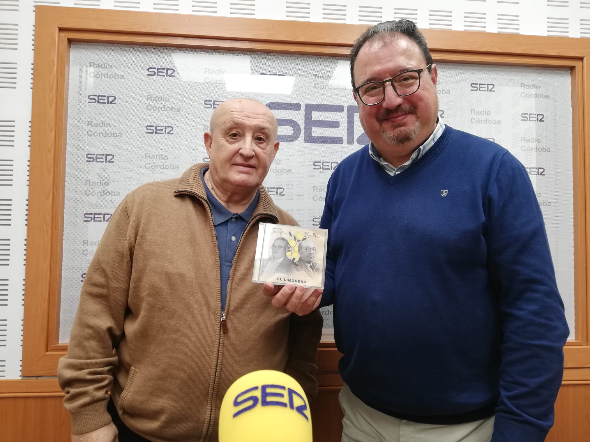 Miguel Castillejo y Rafael Palos de la Agrupación Musical El Limonero en Radio Córdoba