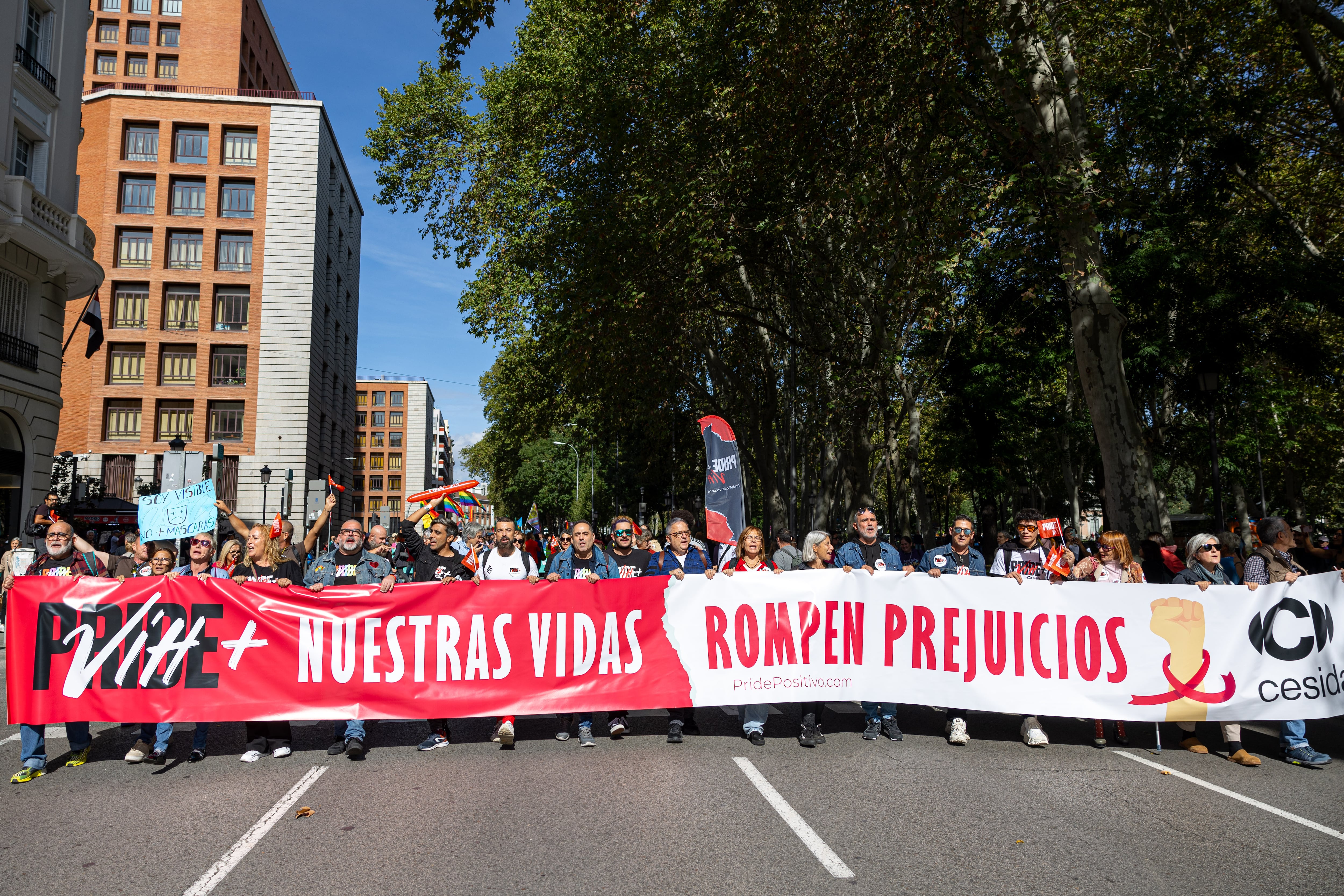 Vista de la tercera Marcha Positiva para reivindicar la necesidad de acabar con el estigma asociado al VIH celebrada este sábado en Madrid.