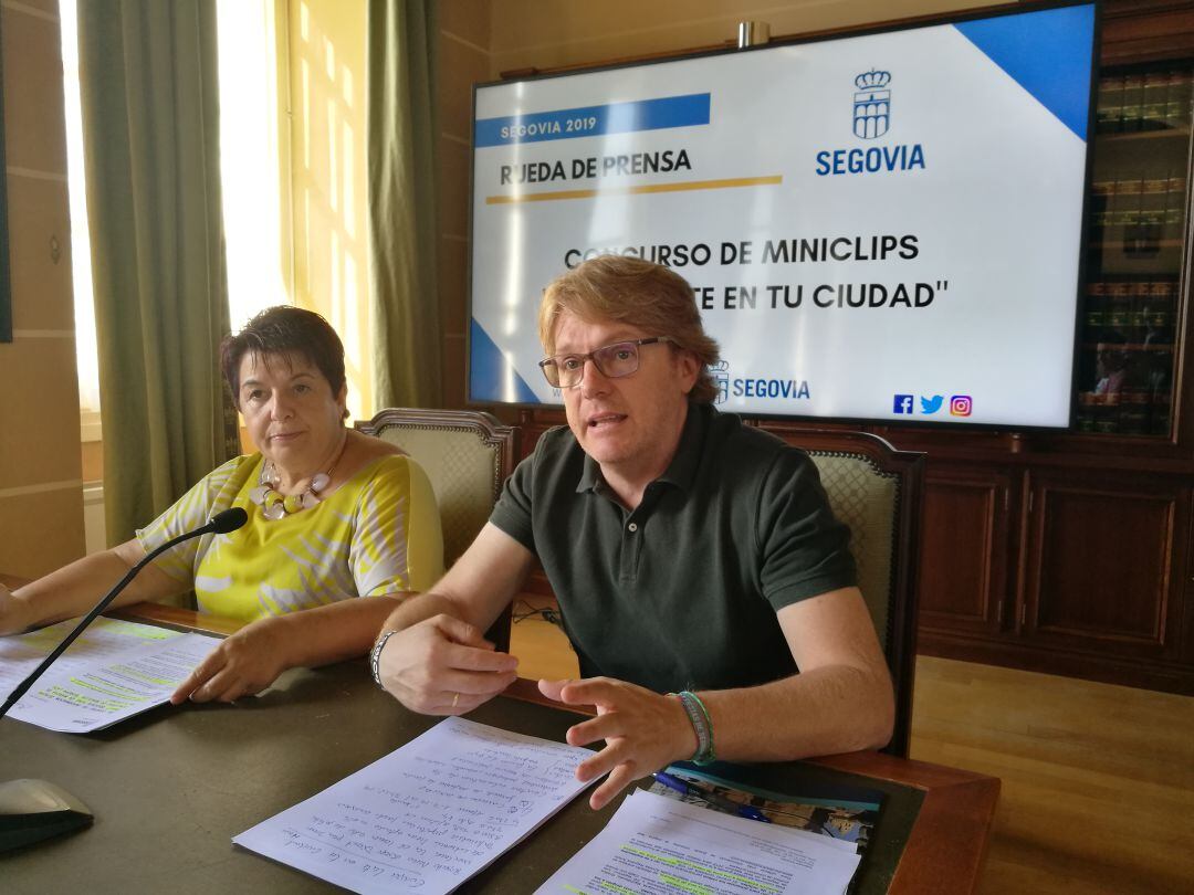 La alcaldesa Clara Luquero junto a Jesús García tras la reunión de la Comisión de Gobierno Municipal