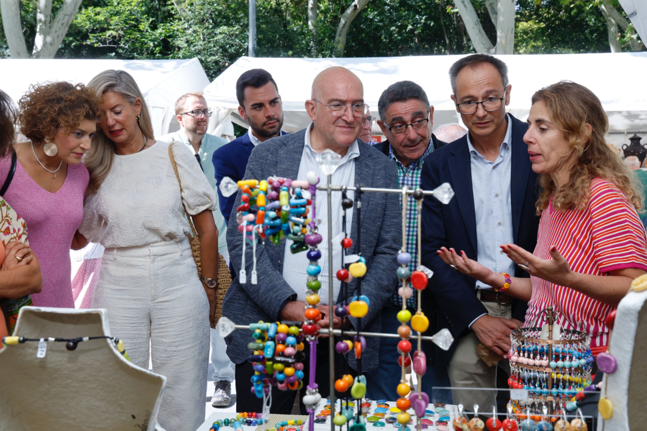 El alcalde de Valladolid, Jesús Julio Carnero, inaugura la Feria de Artesanía