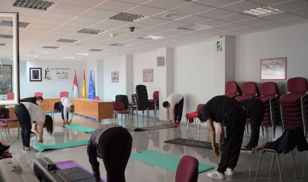 Trabajadores del ayuntamiento realizando ejercicio