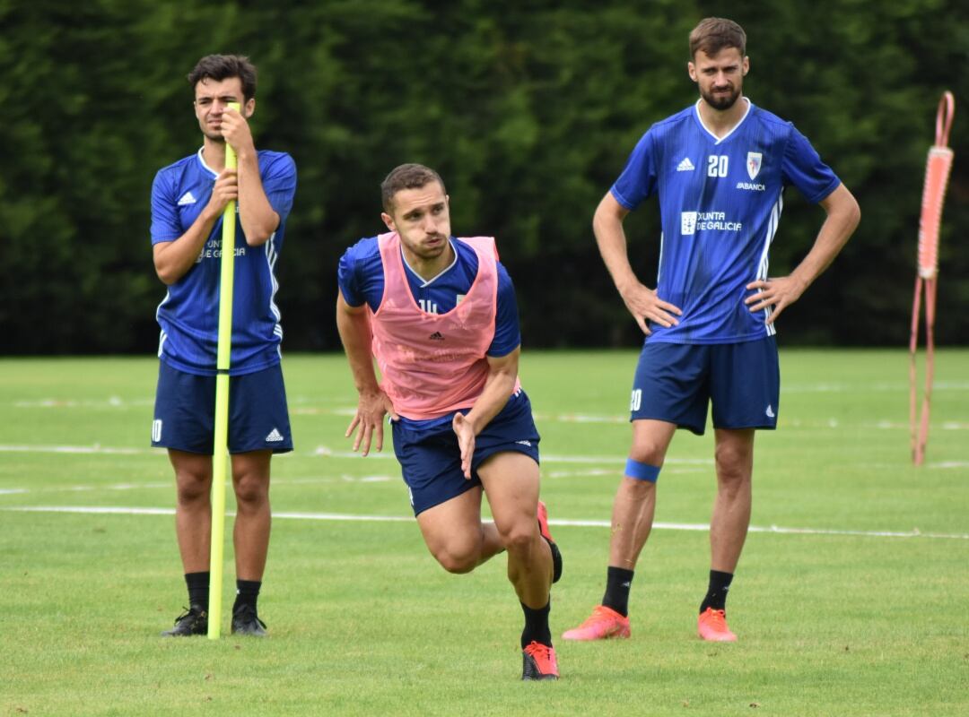 Los jugadores del Compos prosiguen con sus entrenamientos en San Lázaro II