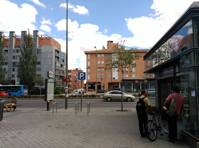 Imagen del metro en el barrio de San Fermín.