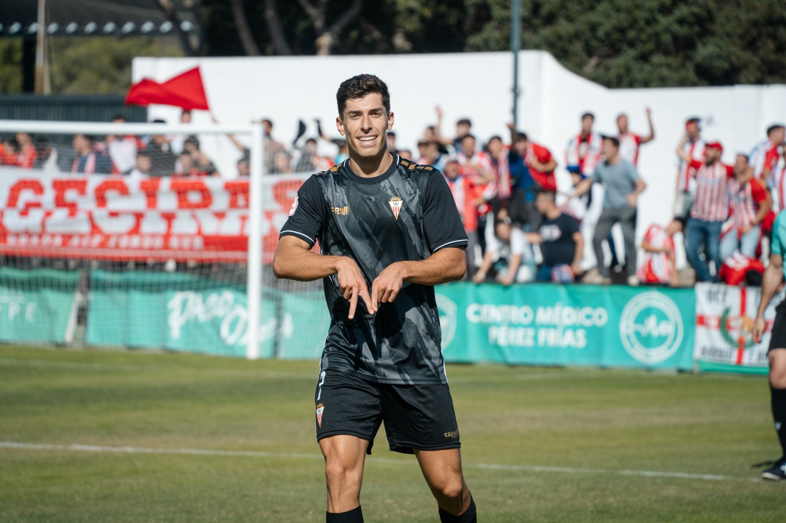 Rastrojo celebra su gol