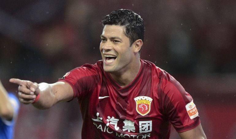 Hulk celebra un tanto en la Superliga China