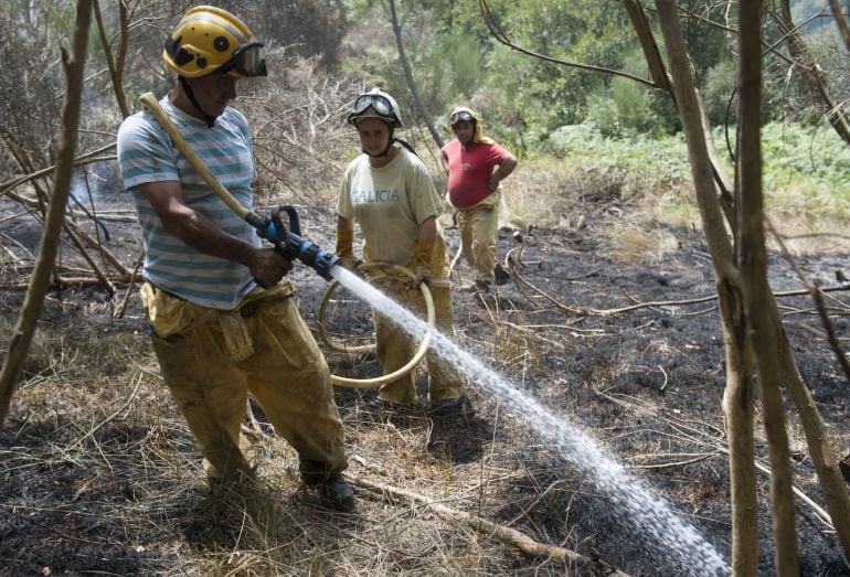 El incendio de Melón se encuentra estabilizado y evoluciona dentro de unas líneas de control establecidas