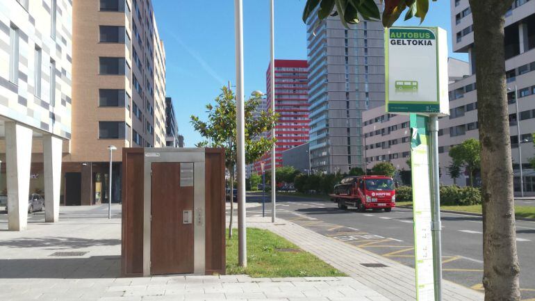 Uno de los baños de TUVISA está ubicado en el Boulevar de Salburua