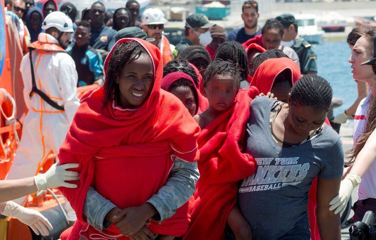 Inmigrantes rescatados en el Mediterráneo y trasladados al Puerto de Motril (Granada) el último fin de semana