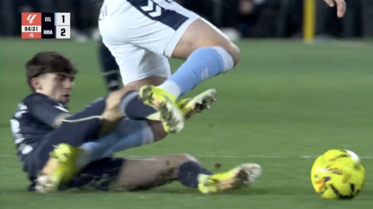 ¿Era penalti por mano de Jutglà? ¿Y falta previa en el gol de Valverde? Iturralde resuelve la polémica del Celta-Madrid