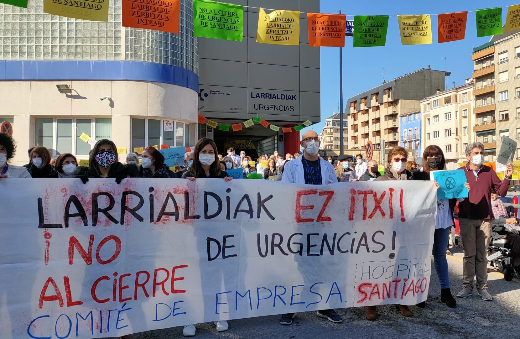 Profesionales del hospital de Santiago se movilizan ante el cierre de las urgencias