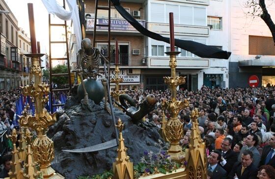 La peculiar imagen de La Canina, en su paso procesional.