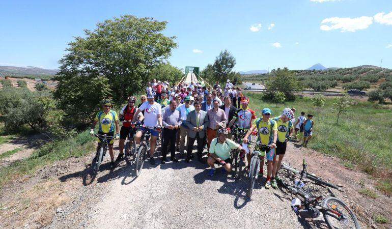 Inauguración de la pasarela metálica para cruzar la A-316 en Alcaudete 