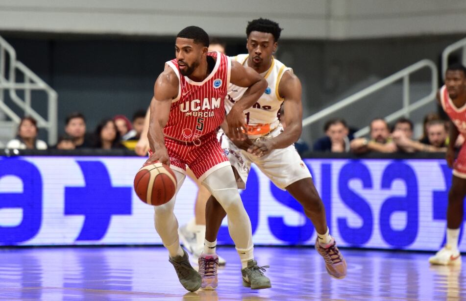 DeJulius con el balón