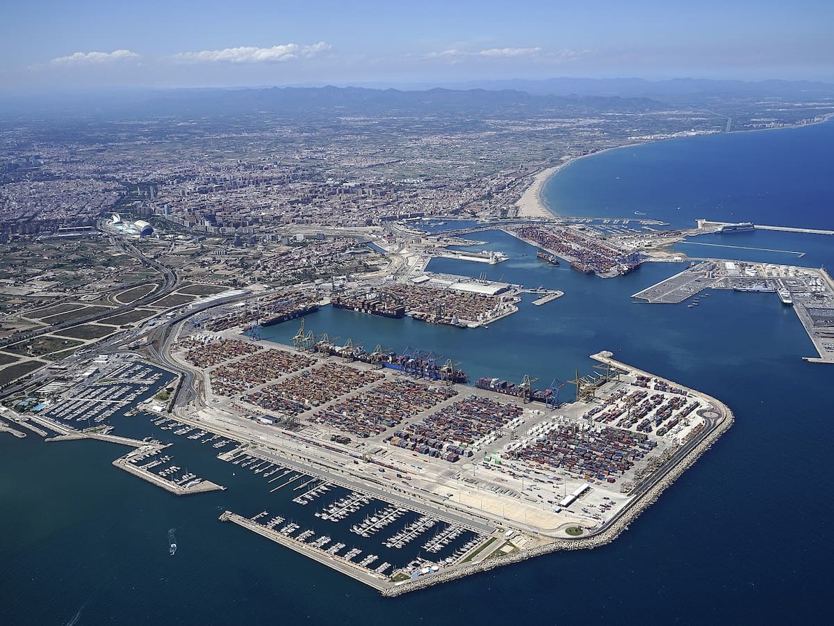 Las asociaciones vecinales del Marítim piden que se impida la construcción de un rascacielos en el Puerto de València