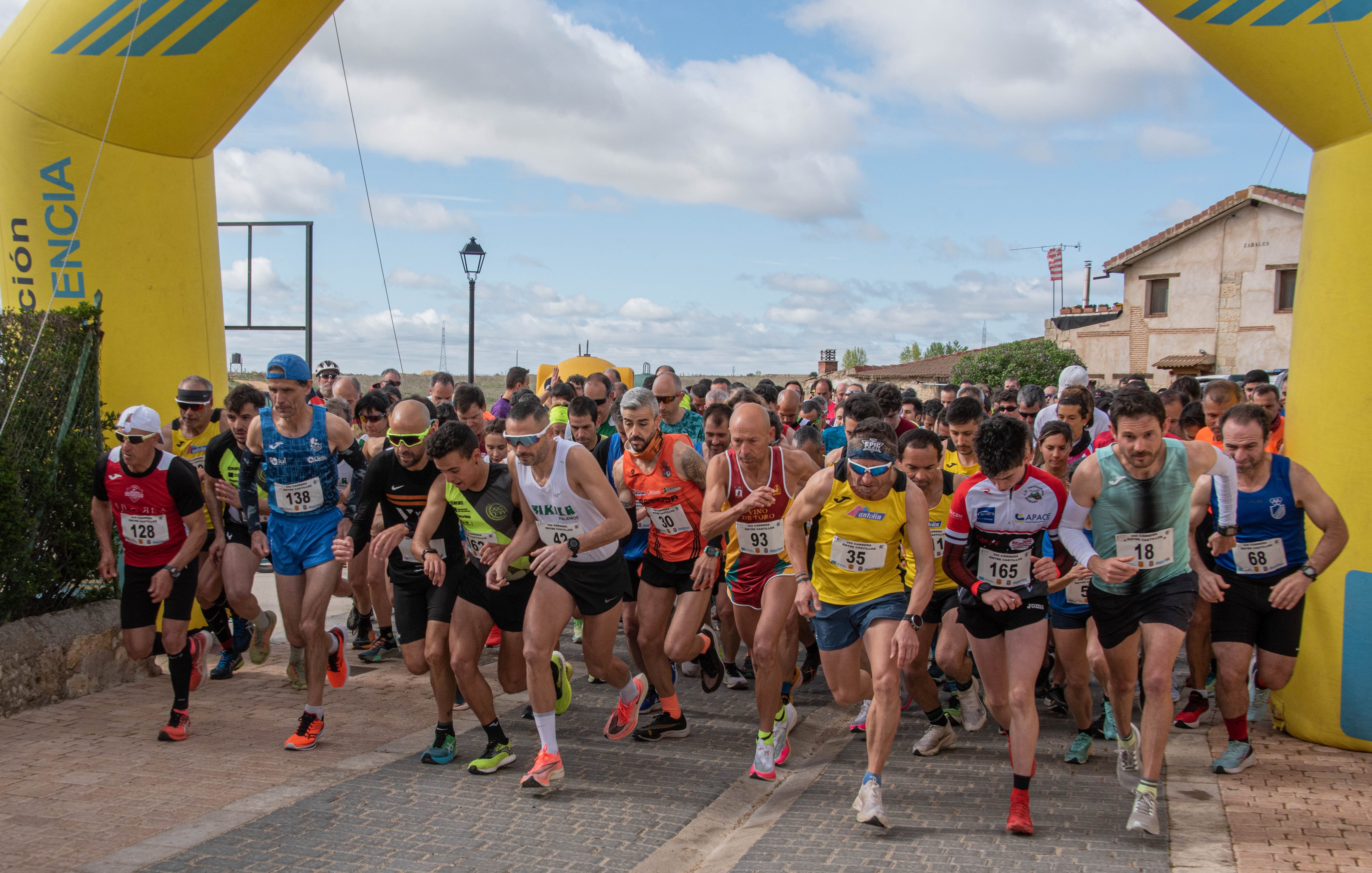 La IX Carrera ‘Entre Castillos’ se consolida bajo el formato de Trail con más de 300 corredores