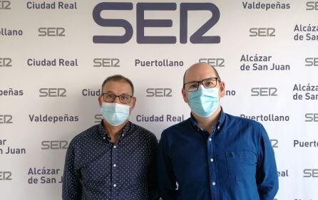 Mohamed (izquierda), junto a Nacho Gómez, coordinador de Cepaim en Ciudad Real y Bolaños