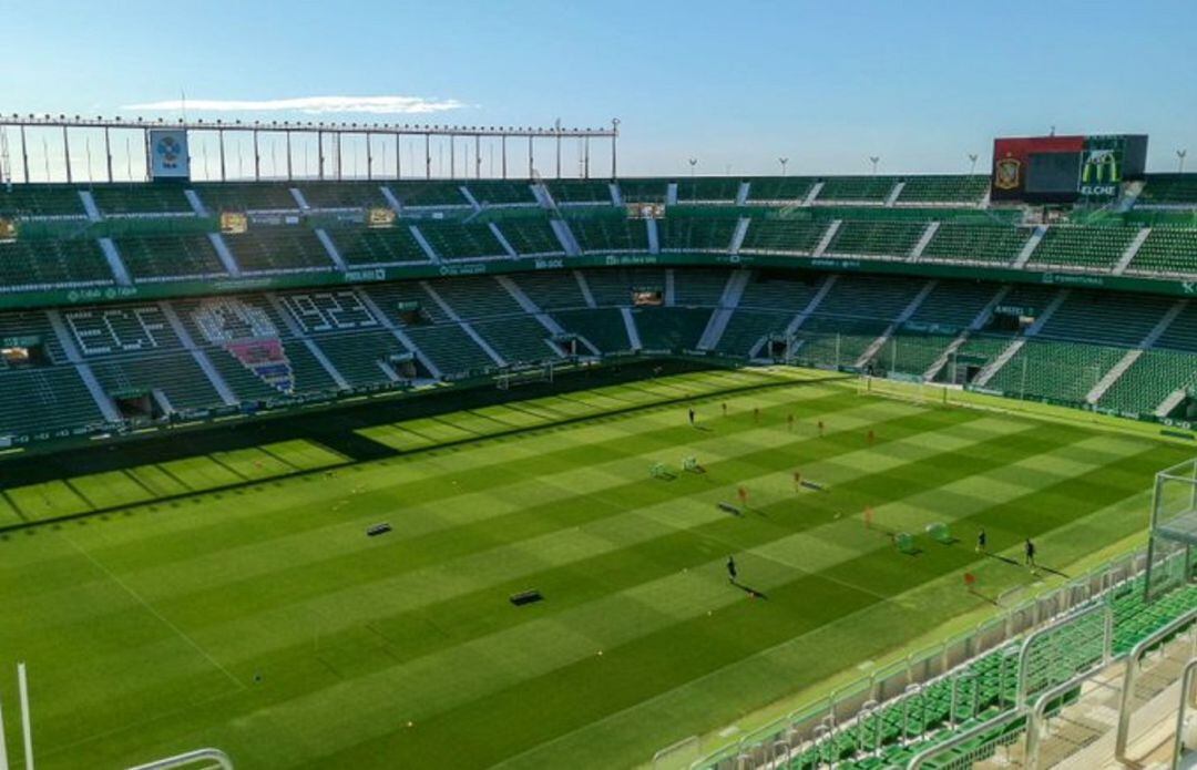 El Martínez Valero durante una de las sesiones individuales del Elche