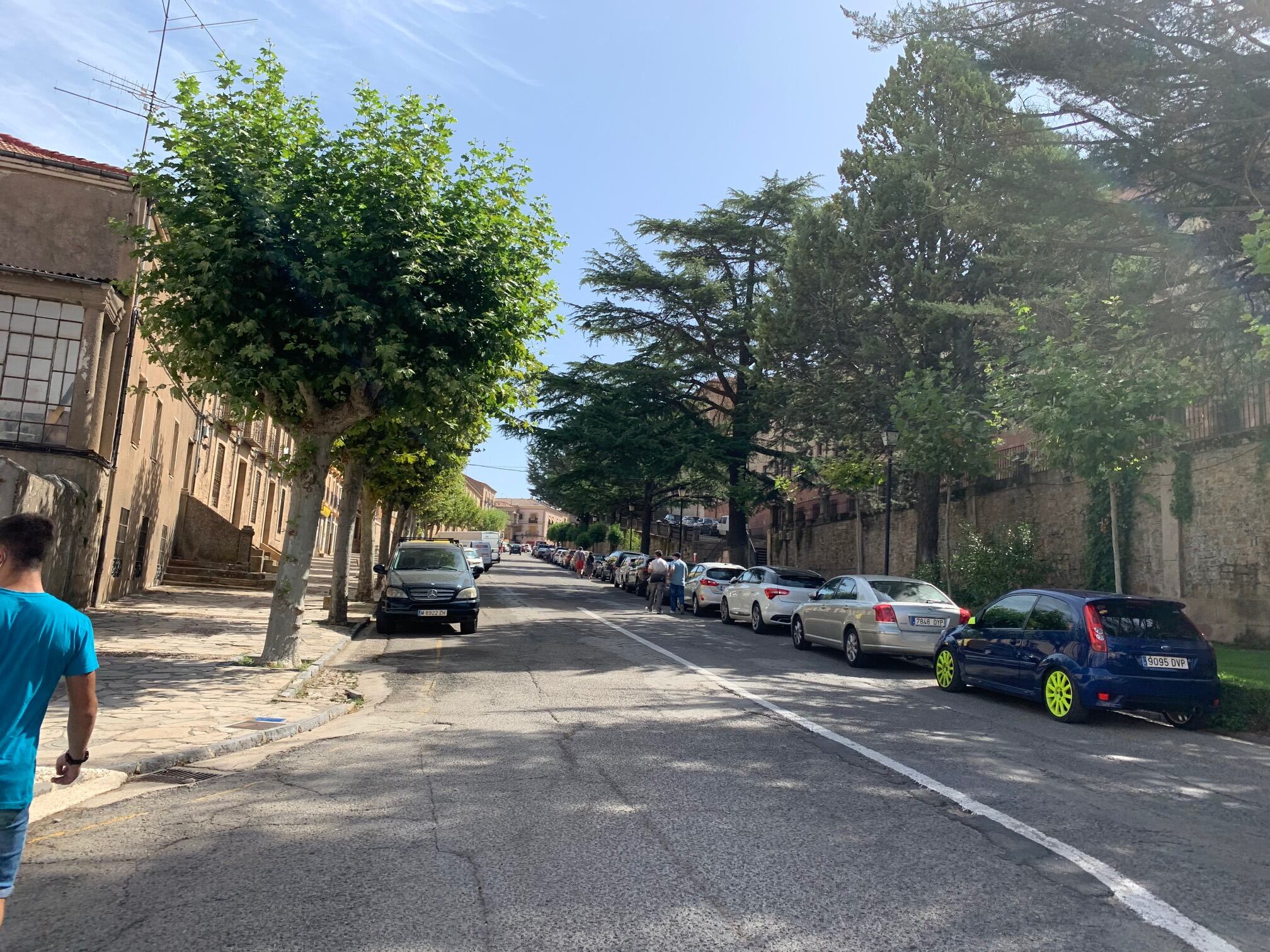 Calle Villaviciosa que da acceso al casco histórico