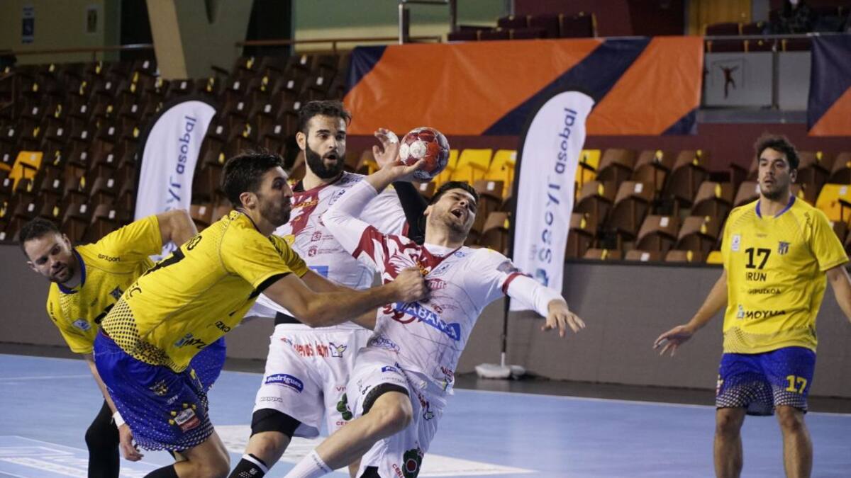 El Bidasoa vence a un Ademar irreconocible