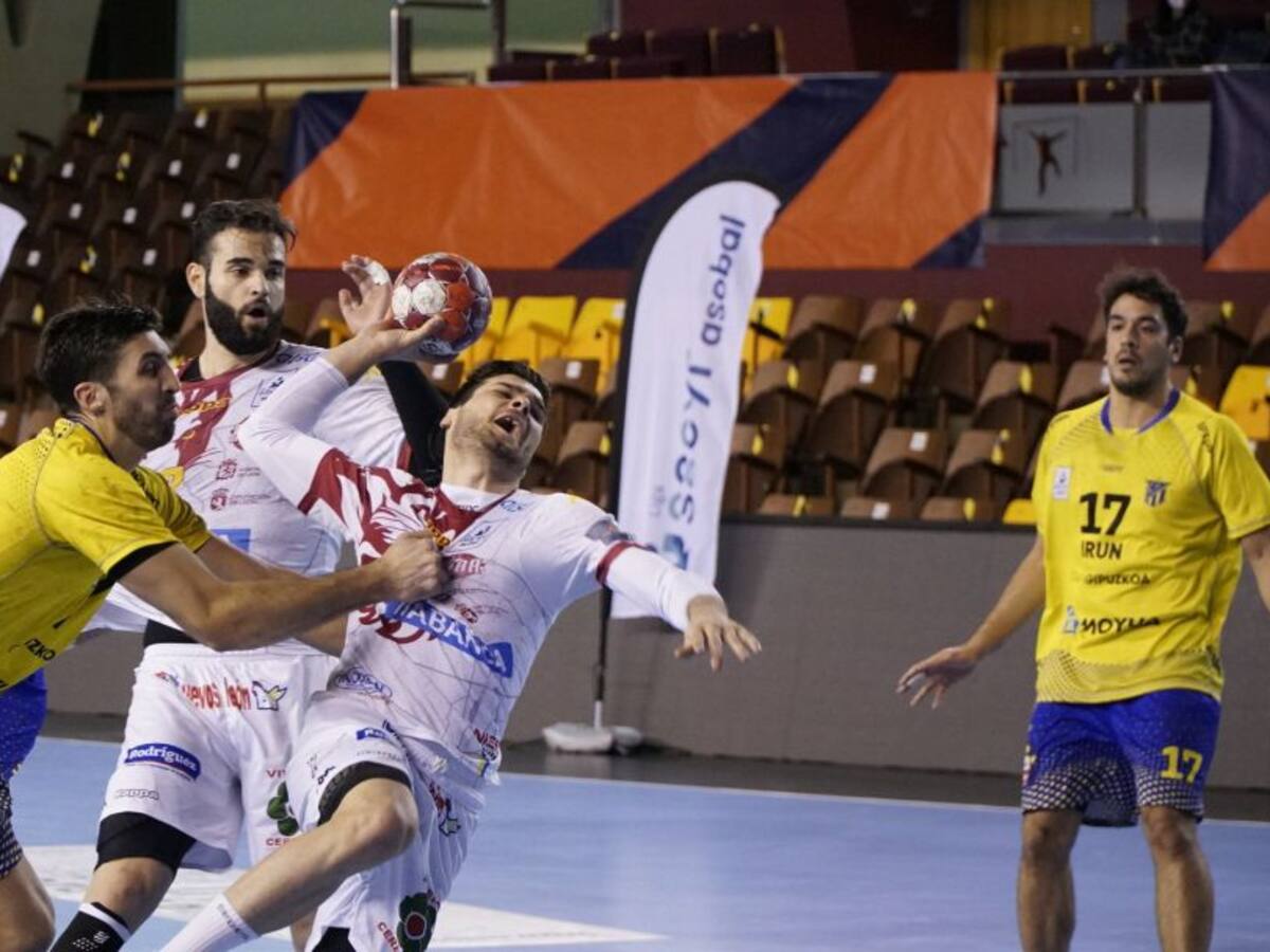 El Bidasoa vence a un Ademar irreconocible